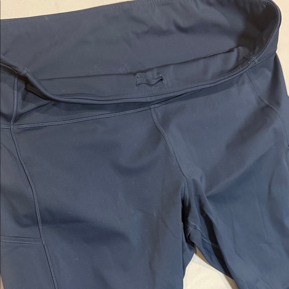 Lululemon Size 18 High Rise Cropped Leggings Navy Blue Athleisure Yoga Pants - Picture 4 of 9